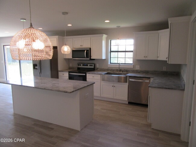 Foto del edificio - 2708 Amelia Ave