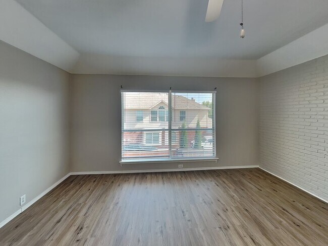 Building Photo - 2815 St Maria Dr