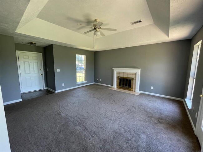 Building Photo - 1635 Vista View Dr