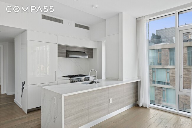 Building Photo - 505-513 W 43rd St