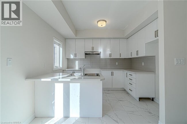 Building Photo - 620 Colborne St W