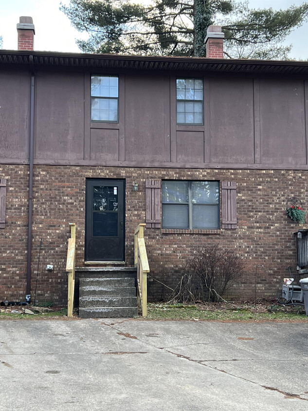 Primary Photo - 11 Brick Ln Ct