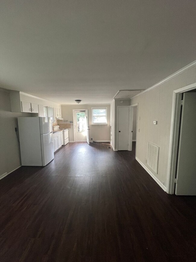 Building Photo - Sylvan Park!
