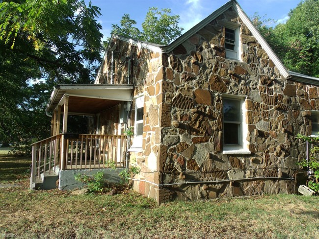 Building Photo - 3 br, 1 bath House - 2055 N Newton Ave