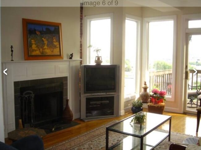 Building Photo - 306 Bunker Hill St