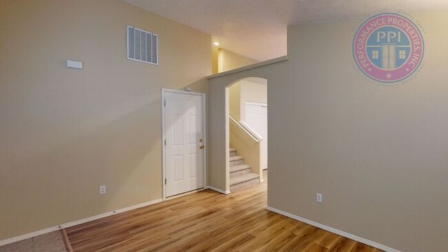 Building Photo - Great Sandy Location, Light & Bright Floor...