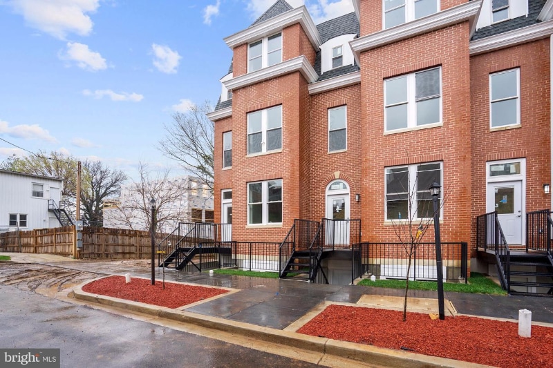 Photo - 1622 26th Pl SE (Washington, DC)