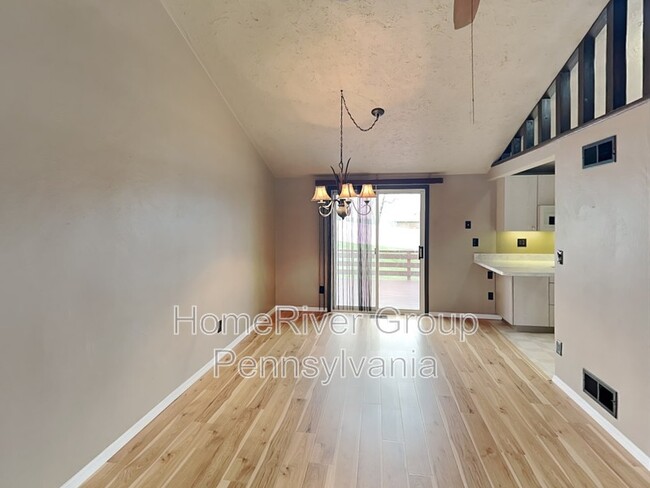 Building Photo - 112 Karen Dr