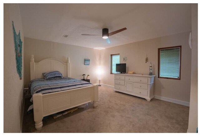 Foto del edificio - 250 Strathmore Ave