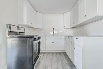 Building Photo - 2311 Wavell St