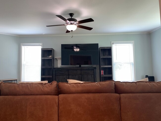 Foto del edificio - Fantastic Renovated Residence, Large Yard,...