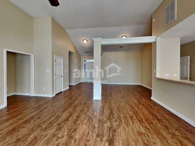 Foto del edificio - 6604 Conifer Cir