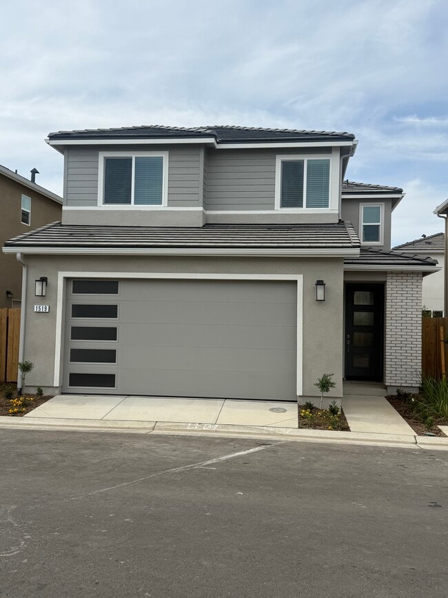 Building Photo - 1521 Pioneer Ln