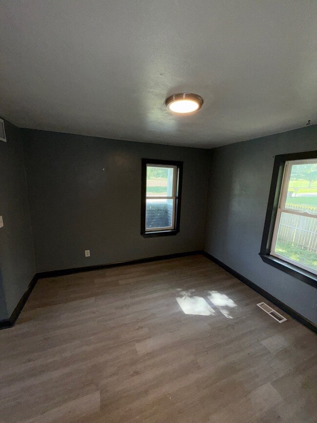 Building Photo - 201 S Memorial Ave