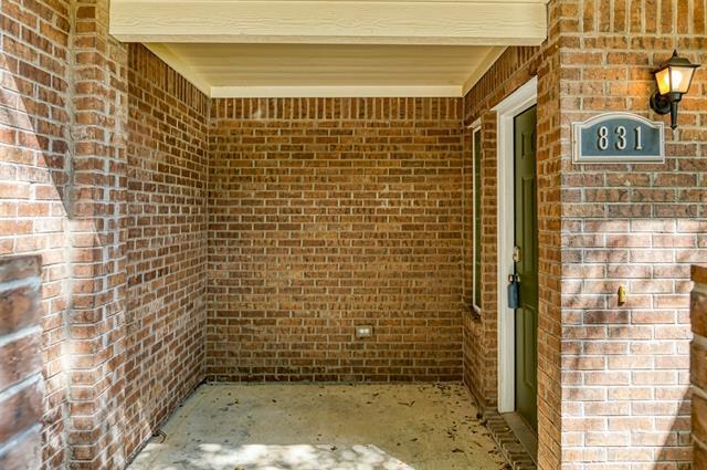 Foto del edificio - 831 Summercreek Dr