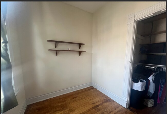 Foto del edificio - 1627 N Winchester Ave