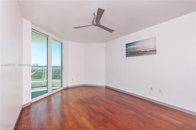 Foto del edificio - 401 SW 4th Ave