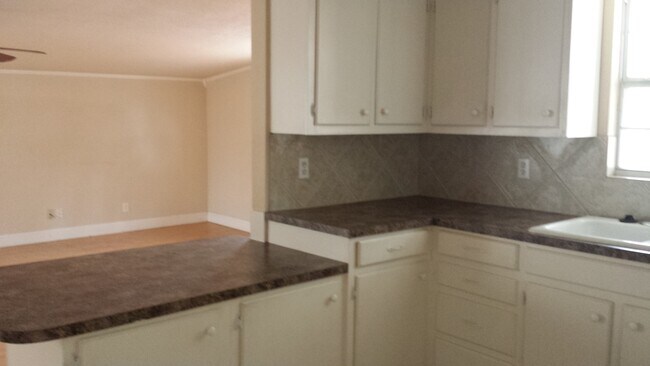 Building Photo - For Lease - 1122 E 44th - Odessa, TX