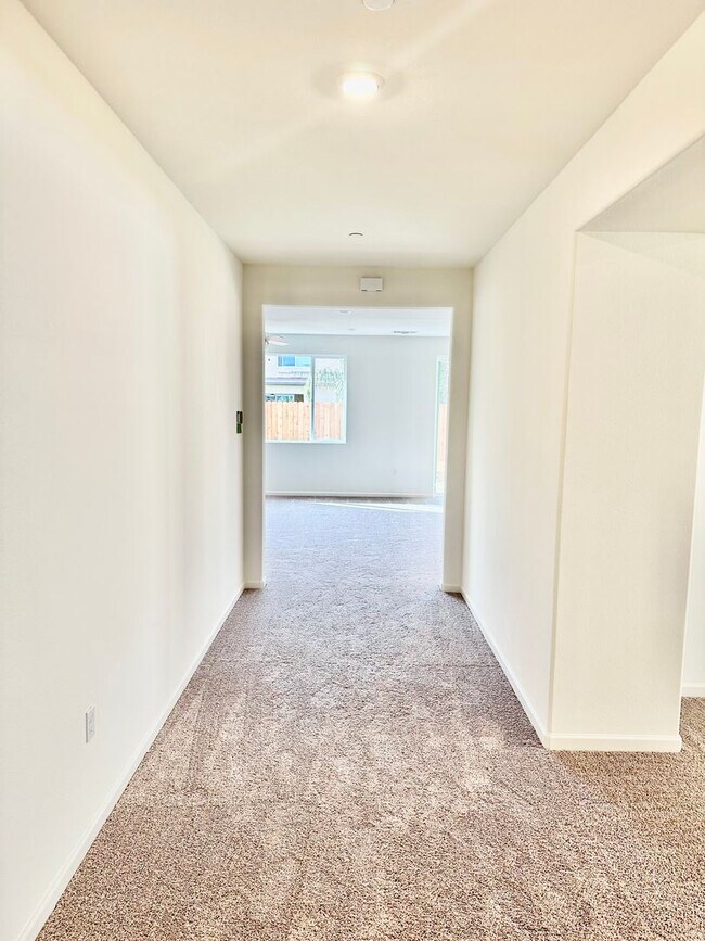 Foto del edificio - Lovely 4/2 Near Clovis East