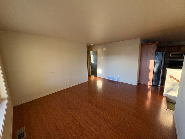 Foto del edificio - 4 bed 2 1/2 bath townhome!