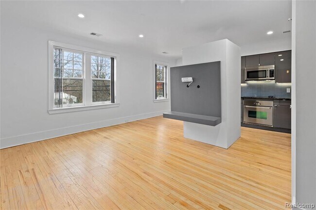 Building Photo - 1400 Van Dyke St