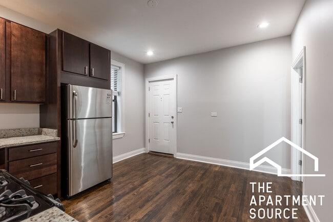 Building Photo - 2019 N Hoyne Ave