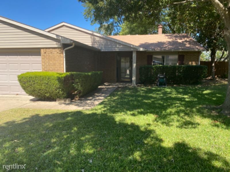 Primary Photo - 4 br, 2 bath House - 416 Everest