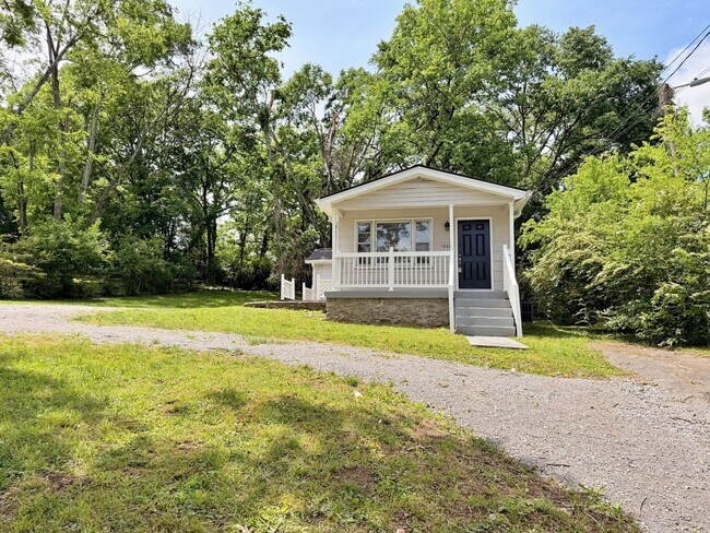Foto del edificio - Move-In Ready 3BR Rental with Spacious Yard & Deck