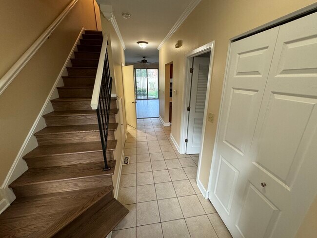 Building Photo - 1130 Regency Dr