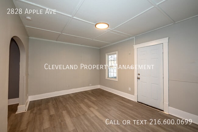 Foto del edificio - 2828 Apple Ave