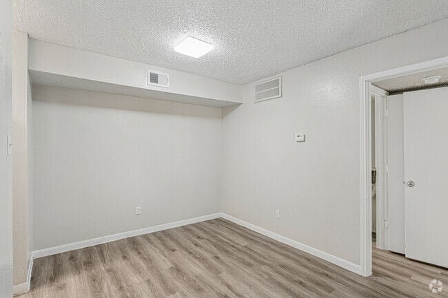 A2BR, 2BA - 1,040SF - Dining Room - Langham Creek Apartments