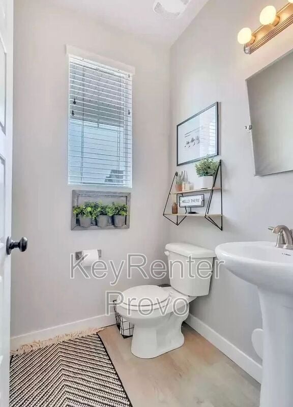 Foto del edificio - 934 240 W