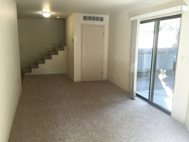Building Photo - 3 bedroom 1.5 bath w/ attached one car garage