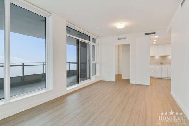 Building Photo - 2 Bed, 2 Bath Condo for Rent in Surrey Central!