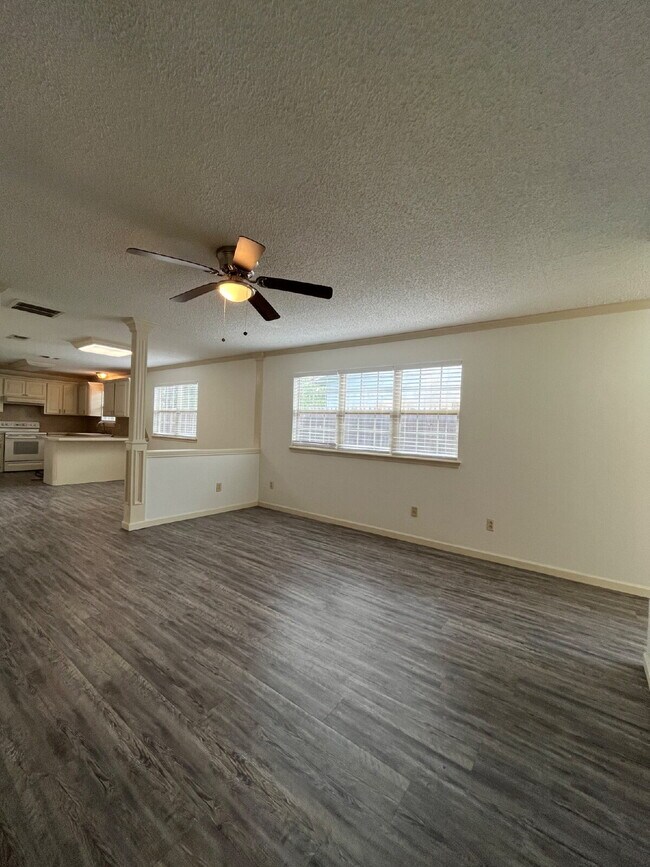 Foto del edificio - Beautiful, Remodeled Home
