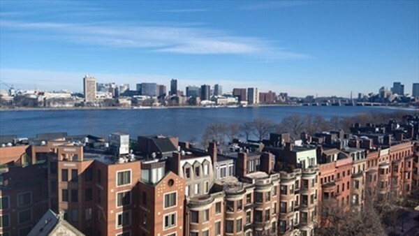 Building Photo - 484 Beacon St