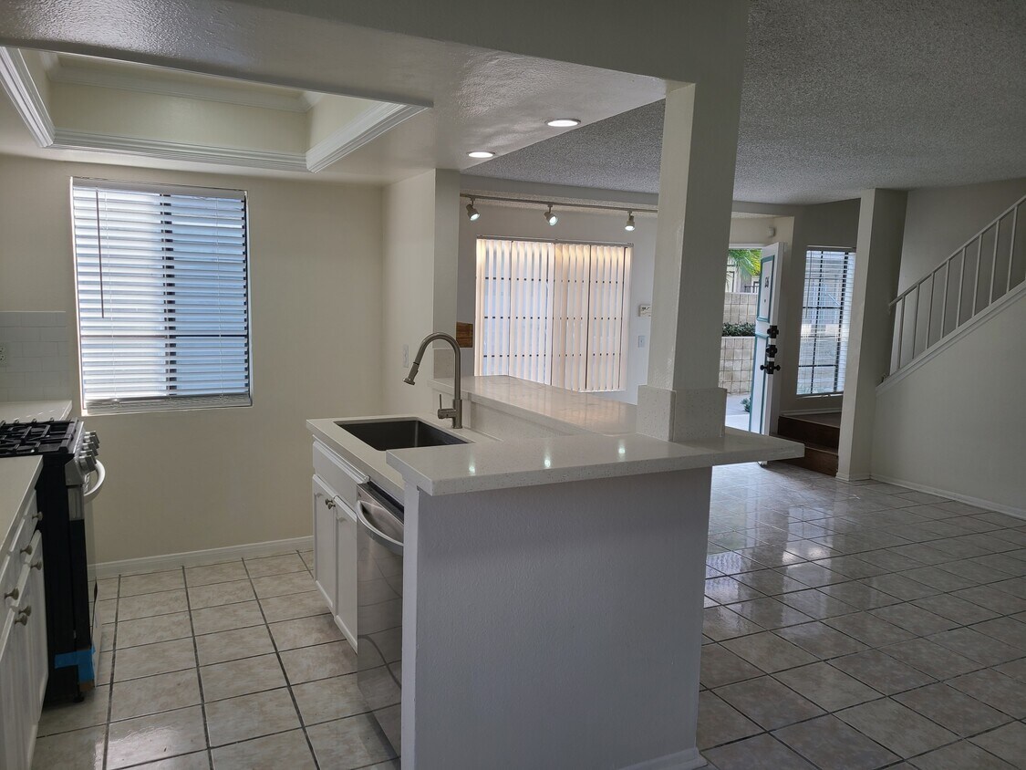 820 N Acacia St Unit 126, Inglewood, CA 90302 Condo for Rent in