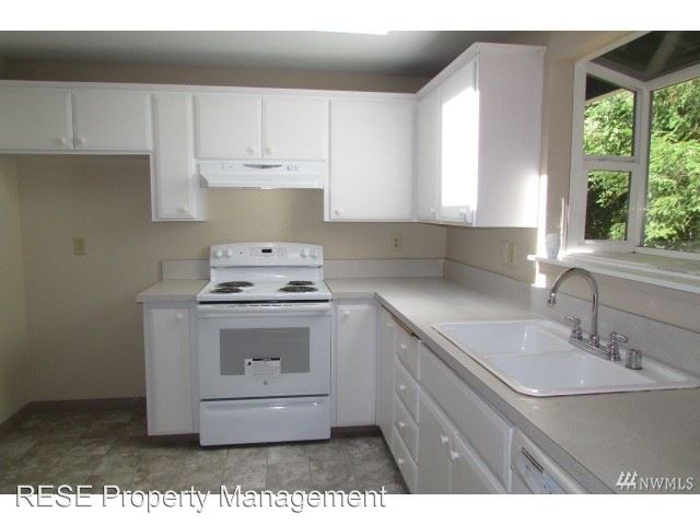 Building Photo - 9307 Trillium Cir W