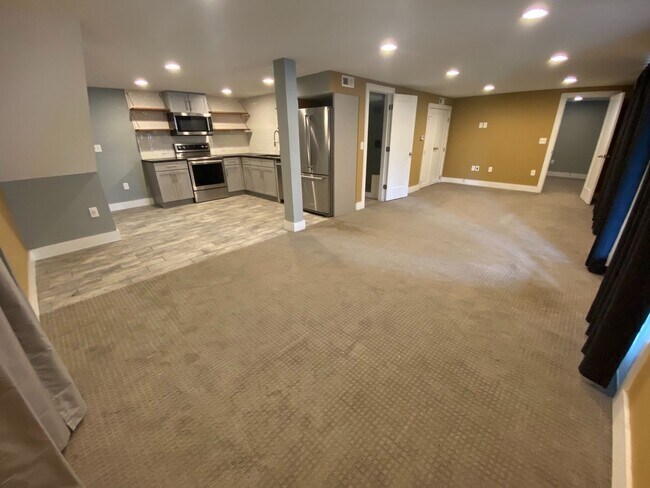 Building Photo - Renovated 1 Bedroom/ 1 Bath Basement Apart...