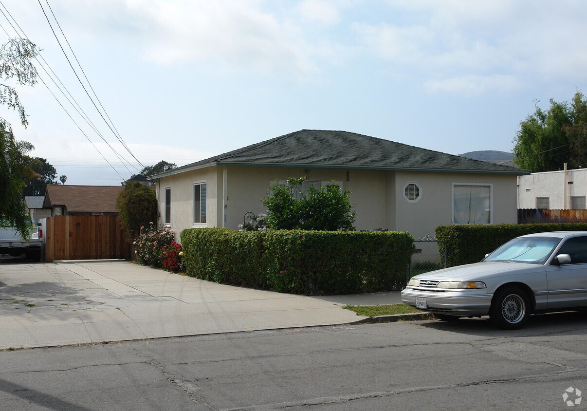 Primary Photo - 171-183 S Santa Cruz