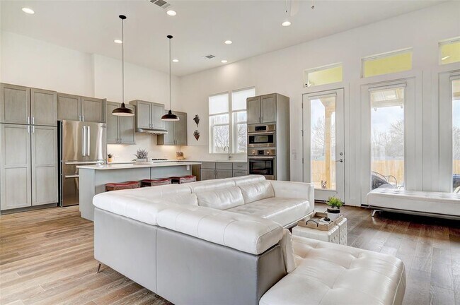 Foto del edificio - 6317 Toscana Ave