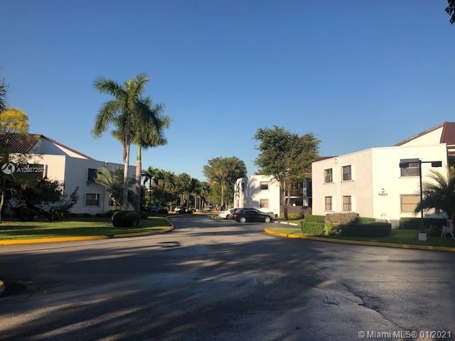 Building Photo - 9421 Fontainebleau Blvd