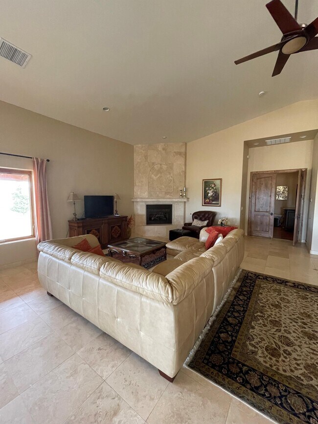 Building Photo - 7500 Michelotti Ranch Rd