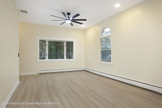 Foto del edificio - 845 Sterling Ave