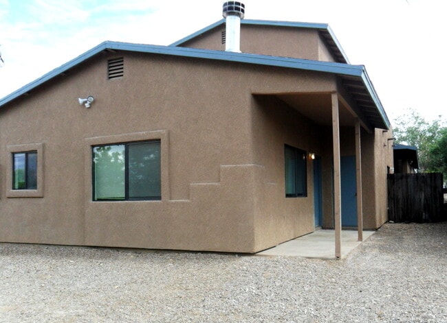 Building Photo - 1409 E Lee St