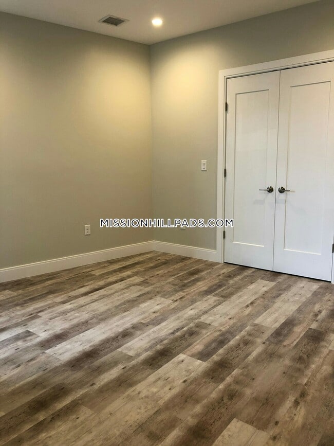 Building Photo - 1457 Tremont St.