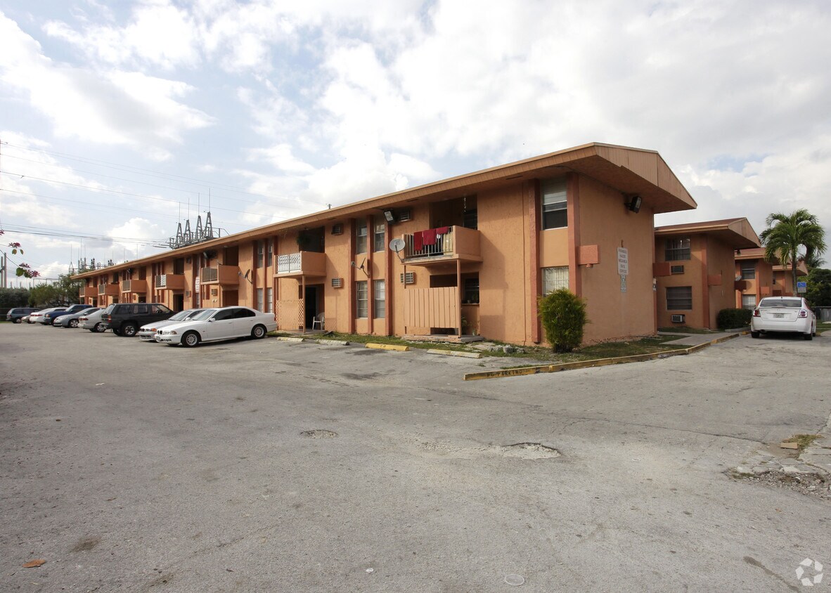 Foto del edificio - 6850 W 14th Ct
