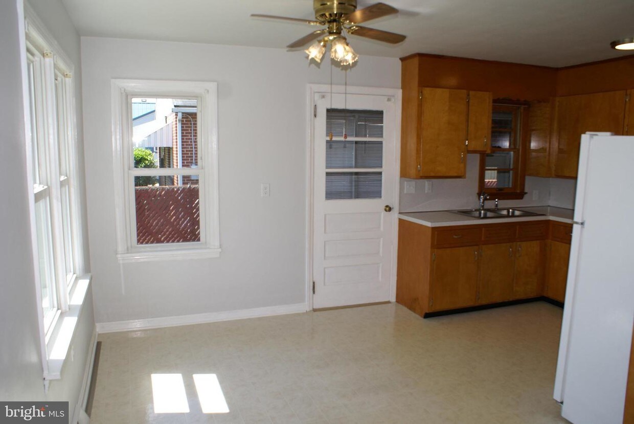 Foto principal - 837 Blanchard Ave