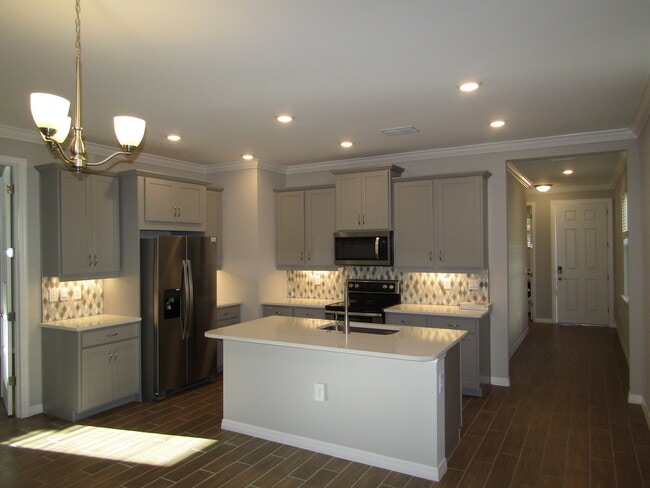 Building Photo - 148 Soliera St