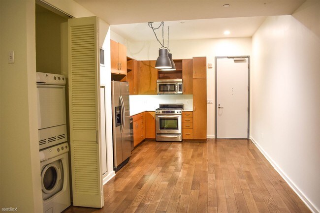 Foto del edificio - 325 W 8th St